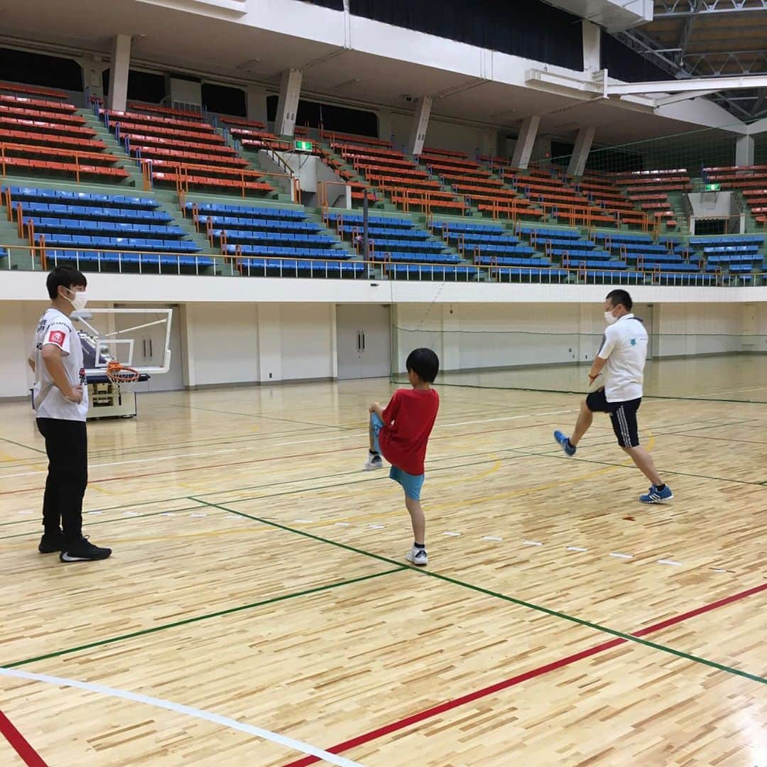 仲摩匠平さんのインスタグラム写真 - (仲摩匠平Instagram)「スリストム広島バスケ塾呉校の体験会が終わりました！ U-10は参加者1名でしたが、マンツーマンで1時間がっつりトレーニングさせてもらいました！ U-15も基礎練習を中心に行い、今後の参考にいろいろと見させてもらいました！ 東区校と呉で、年代は同じでもカラーが全く違いますね！ 19日東区校、26日呉校と体験会がもう１回ずつあって、11月からいよいよ本格的に始まります(^^) ・ ・ #仲摩匠平 #スリストム広島 #バスケ塾 #呉市 #広島 #3x3 #スクール #小学生 #中学生」10月12日 21時22分 - shoheinakama