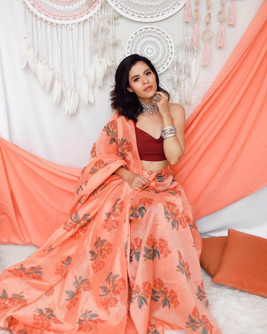 Aakriti Ranaさんのインスタグラム写真 - (Aakriti RanaInstagram)「Ready for the festive season in full-glam mode. Recently I've been loving some contemporary, modern designs in ethnic wear, and this saree has my heart! 😍 If you've been dreaming of getting your hands on some fresh styles, tap the link in bio and get wishlisting on @myntra because #MyntraBigFashionFestival begins from 16th-22nd October with 50-80% off on everything! The deals are gonna be too good to be true! Similar Saree: 9913427 P.S. - FLAT 500! off for first time users + free shipping for 1 month! —————————————————————-  📸 @duagunjan  #MyntraBFF #FestiveMomentsStyledByMyntra #galleri5InfluenStar #saree #sari #festive #festivewear #ad」10月12日 21時23分 - aakritiranaofficial