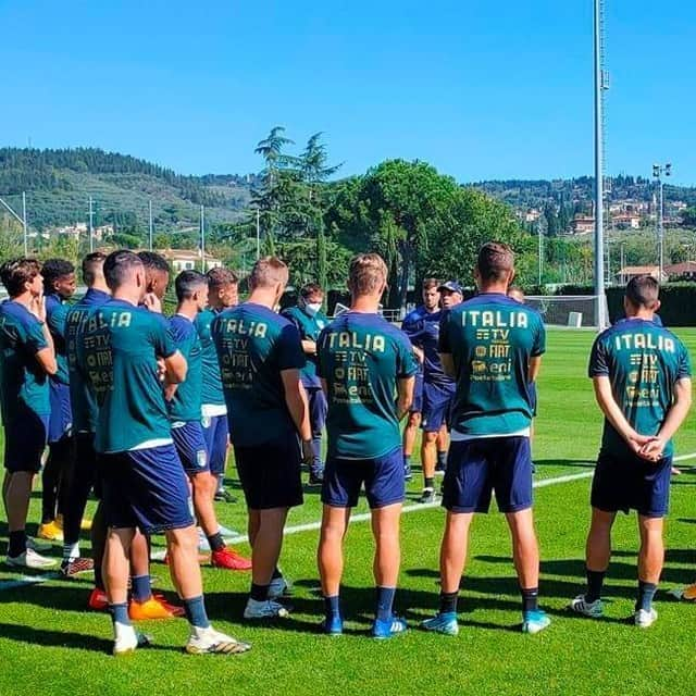 サッカーイタリア代表さんのインスタグラム写真 - (サッカーイタリア代表Instagram)「#Under21 🇮🇹 Qualificazioni europee: sarà l'#Under20 ad affrontare la Repubblica d’Irlanda Visti i casi di positività al COVID-19 riscontrati nell’Under 21, la #FIGC ha stabilito in via precauzionale che domani a #Pisa scenderà in campo la squadra allenata da Alberto #Bollini  . La notizia 👉 www.figc.it . . #U21EURO #VivoAzzurro   #Under21 🇮🇹 European qualifying: the #Under20 National Team will take on #Ireland tomorrow Given the positive cases of COVID-19 that have emerged in the Under-21 camp over the past few days, Alberto #Bollini's team will face the Irish in Pisa . More here 👉 www.figc.it/en . . #U21EURO #VivoAzzurro」10月12日 21時33分 - azzurri