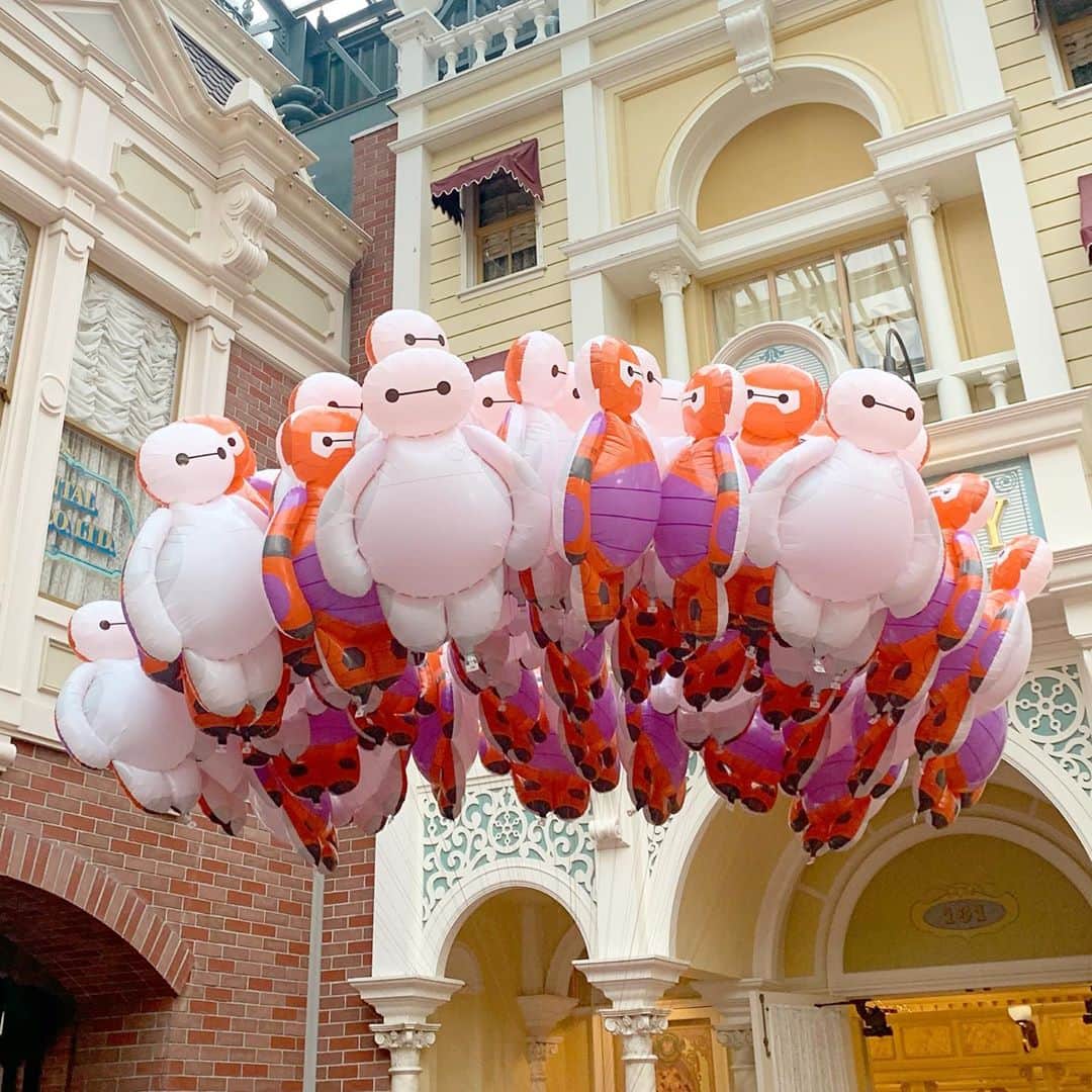 SHIHORINのインスタグラム：「𓂃 𓈒❁⃘  この前ランドに行ったときの写真🎞 べいまちゃんの風船🎈 可愛かった(・-・)／  #ベイマックスのハッピーライド の抽選も当たって 嬉しくて購入✌️ 今はお家でぷかぷか浮いてて癒される🎈  #shihorin__disney  #disney #disneyland #tokyodisneyland #tokyodisneyresort #baymax #balloon #disneyphoto #ディズニー #東京ディズニーランド #東京ディズニーリゾート #ベイマックス #バルーン #ベイマックスグッズ」
