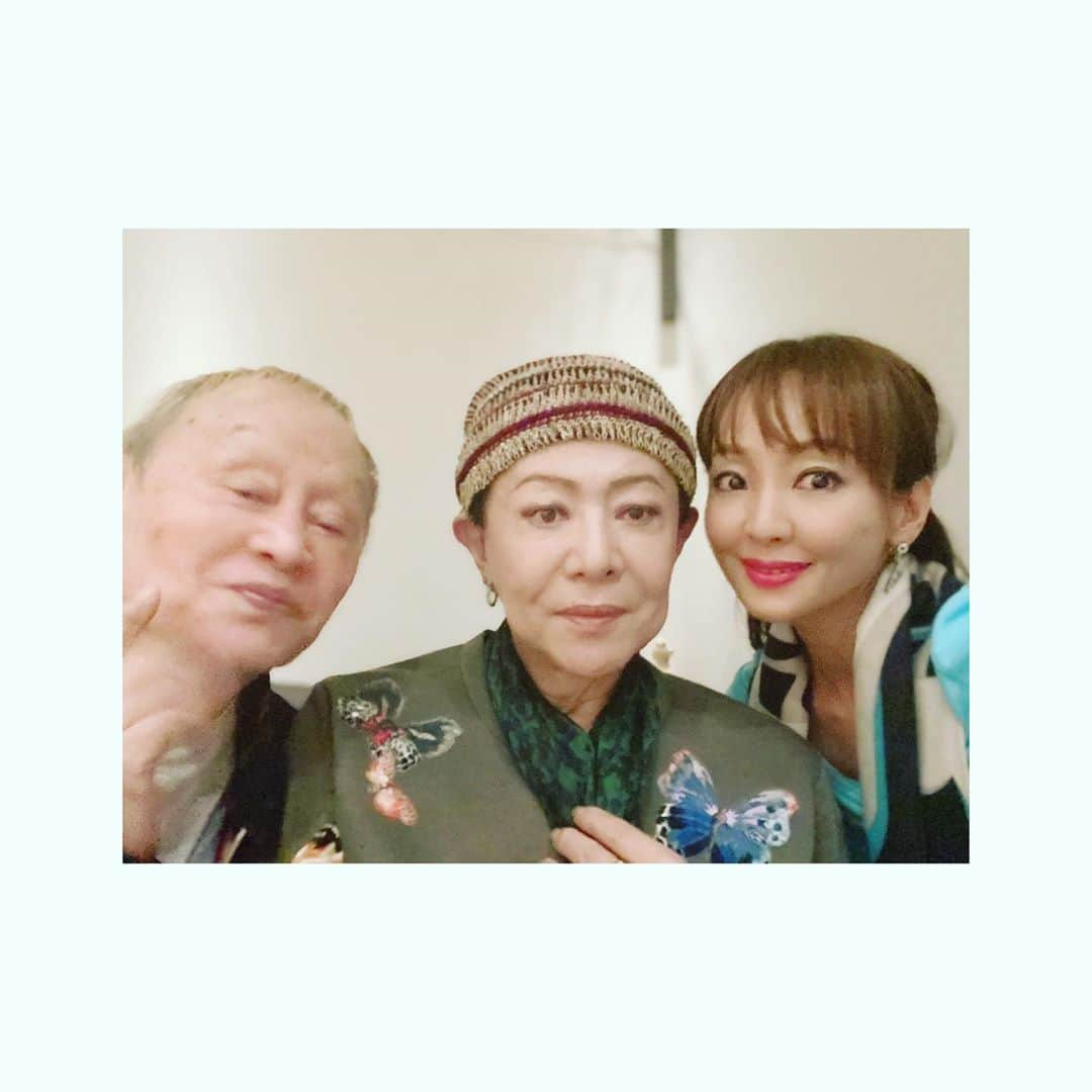 神田うのさんのインスタグラム写真 - (神田うのInstagram)「憲ちゃん💕と❤️ @kenichimikawa_official  いつも色々気にかけてくれてありがとう❤️ 娘💕もおじば💕の事が大好き❤ 『おじば』とは、おじちゃまとおばちゃまの中間の事❤️（笑） ちなみに憲ちゃんご本人が『おじばよ〜』って自分の事をそう呼ばせています🤣 『おじば💕はちゃんとママに厳しくしてくれるから大好き❤』ってこの日もおじば💕に『ママにあんまりお酒飲ませないでね』と電話していた我が娘😅 だから私は3杯であえなくシャンパーニュのグラスを下げられゲームオーバー😅チーン😓 娘からも絶大なる信頼を得ている憲ちゃん💕です❤️ 90歳のよし子ちゃんこと、吉野のママ💕も @yoshinomama 元気ピンピンですよ〜❤️ 楽しい時間でした😊  #大好きな#おじば#憲ちゃん#美川憲一 さん#よし子ちゃん#吉野のママ#神田うの#unokanda#uno」10月12日 21時39分 - unokandaofficial