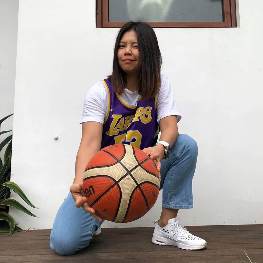 グレイシア・ポリーさんのインスタグラム写真 - (グレイシア・ポリーInstagram)「Menepati permintaan @felixdjimin OOTD pakai baju kebanggaan LA Lakers karena mereka Champion hari ini terus harus dipajang di Enstajram... 🤔⭐ #asalkamubahagiaajadehkokoque #thisisforyou 🏀  Photo by @beverlygbr」10月12日 21時40分 - greyspolii