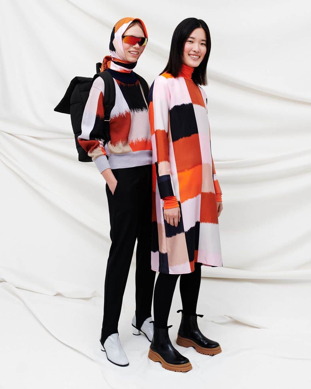 マリメッコのインスタグラム：「Bring a boost of energy to the beginning of the week with opulent checks and a pop of red! What is your go-to outfit when you want to add an extra boost of confidence to your day? Do you add colors or is comfort the key? #marimekko」