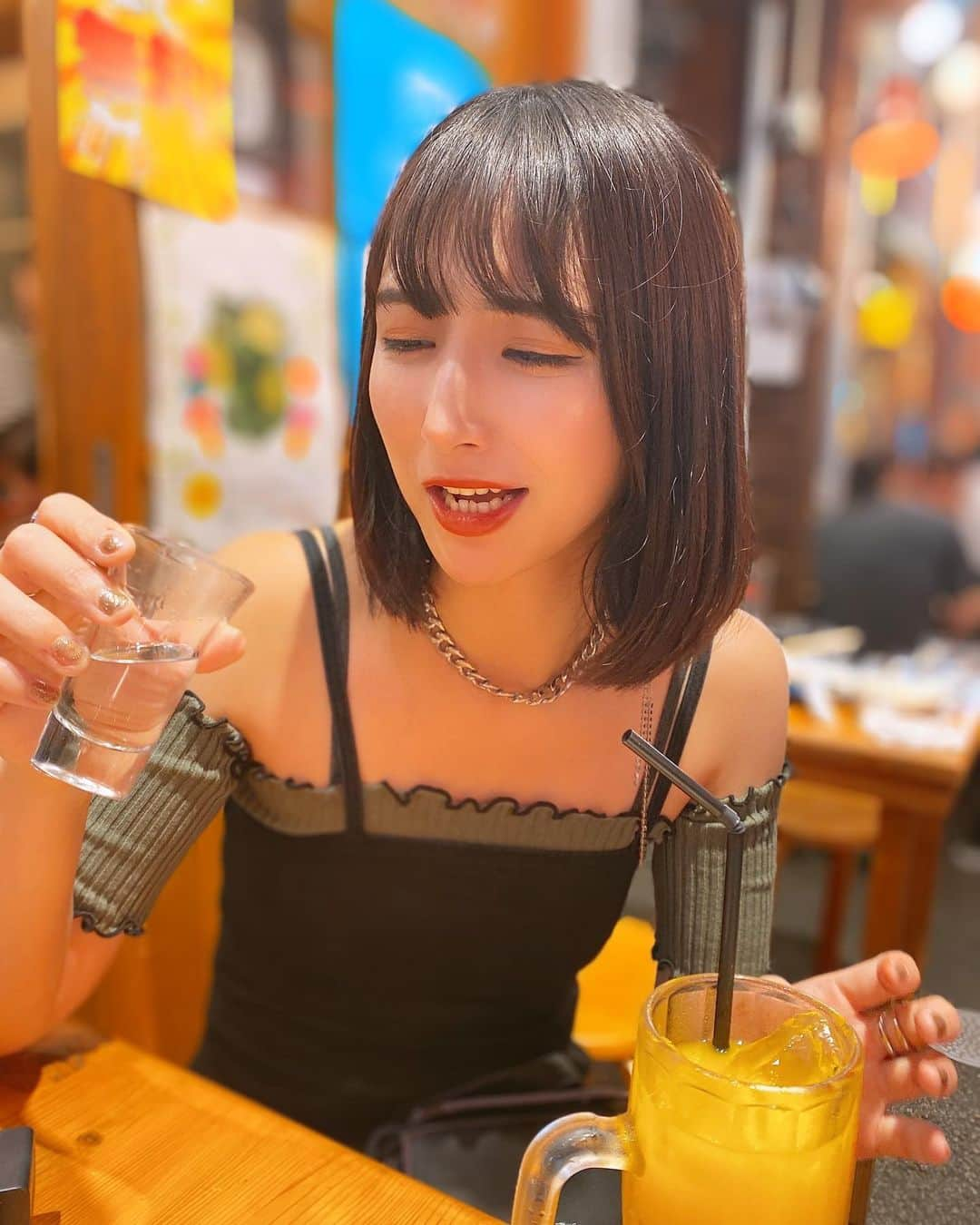 はりーさんのインスタグラム写真 - (はりーInstagram)「りら飲み！！！ どない60度🍶つょぃ せんべろ国際通り屋台村🎮 YouTube撮ってますが死にました🥰✨💓 @ryumi_makishiryu で海ぶどう食べてる❣️ この後エピカへ行きます🌈✨ 仕事でするよー！✨✨✨✨ #りら飲み #白雪りらっクスタイム #YouTube」10月12日 21時43分 - kirarin_harry_official