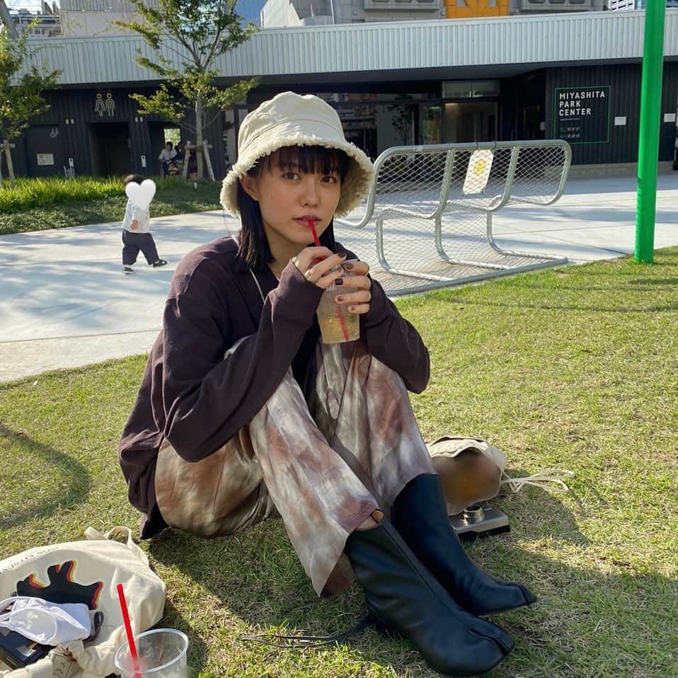 志田彩良のインスタグラム：「写真を撮っていたら後ろに👼🏻♡」