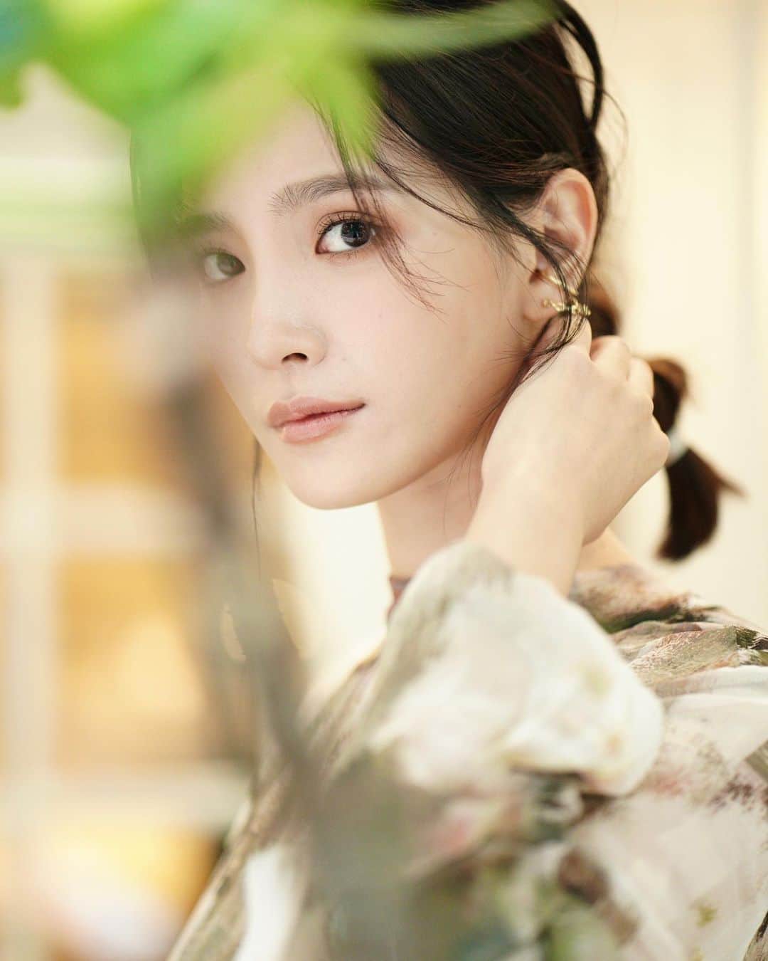 吳子霏（Ellen Wu）のインスタグラム：「﻿ 長髮的留存照，每個自己都值得好好收藏。呀。﻿ ﻿ Makeup  @elvielvi926﻿ Hair @hair_nico_yeh﻿ Photo @river.ts ﻿ ﻿ @fairtontaiwan @maxanco﻿ #interviewoutfit #maxandco #華敦國際」