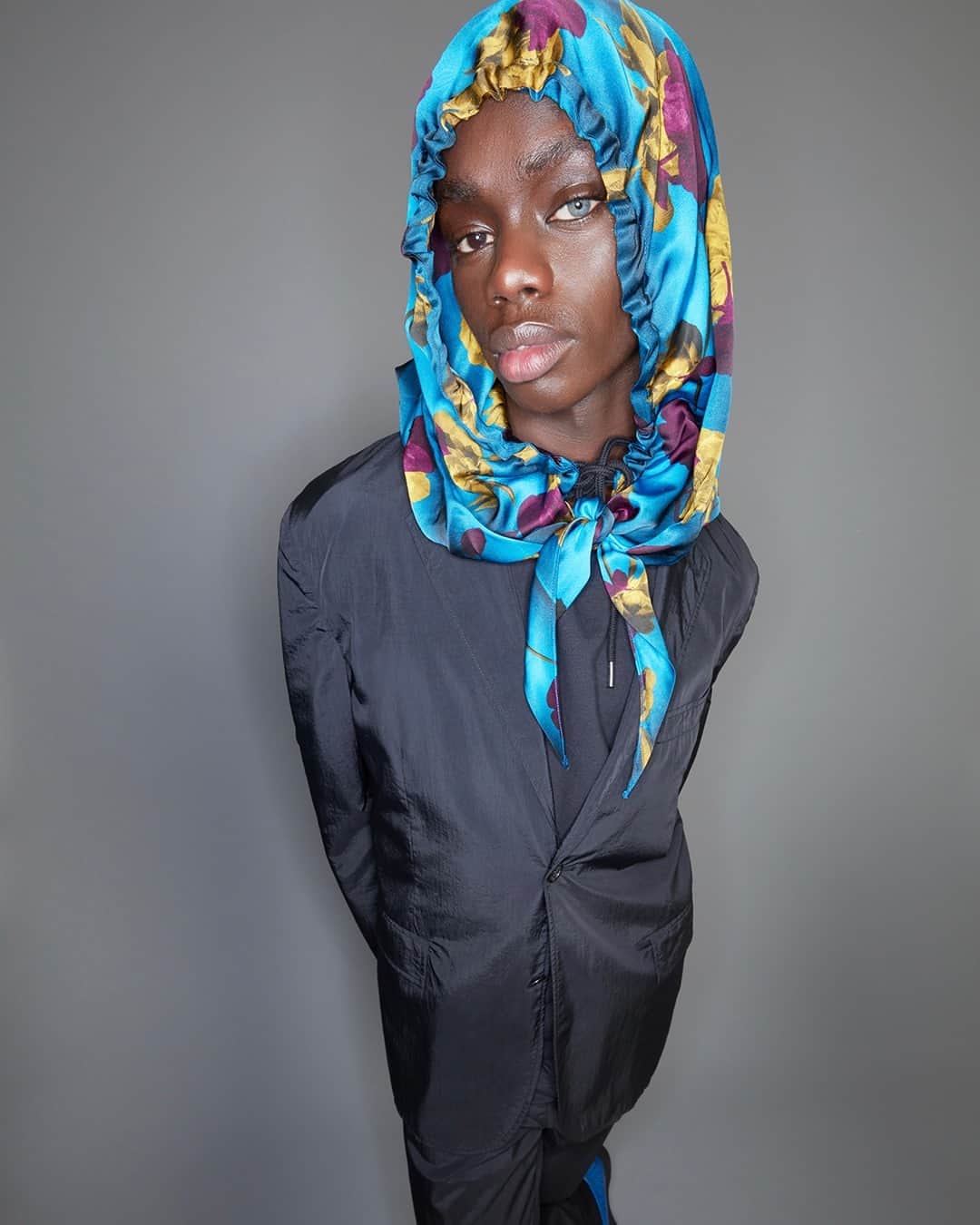 オープニングセレモニーのインスタグラム：「The scarf hoodie, a design from our first collection, back for the FW20 and styled here with a nylon suit. All available on openingceremony.com⁠ ⁠ 📸 by @julienmartinezleclerc / styling by @nathankleinstyling/ hair by @pierresaintsever / make-up by #cecileparavina / model @prince_coulio」