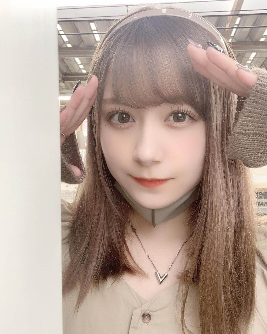 兼次桜菜のインスタグラム：「駅のホーム🚉」