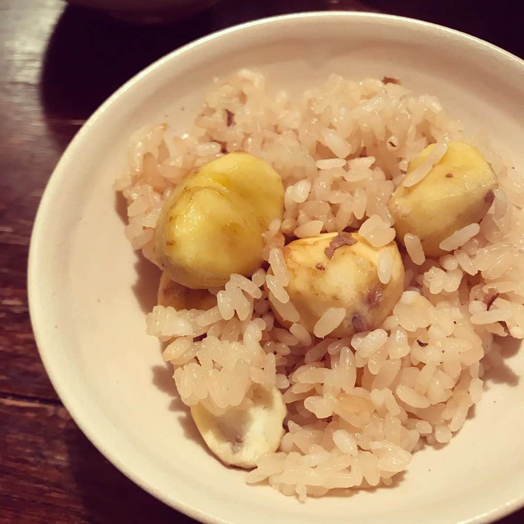 佐野史郎のインスタグラム：「鶏肉、椎茸、栗ご飯 餅米と白米、2:1 秋ですわ🌰」