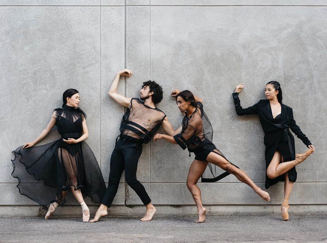 のインスタグラム：「🖤🖤🖤🖤 Photo by @melika.dez 📸✨ Outfit by @denisgagnon.ca 👗👕 #photography #dancers #friends #iloveyou #forever」