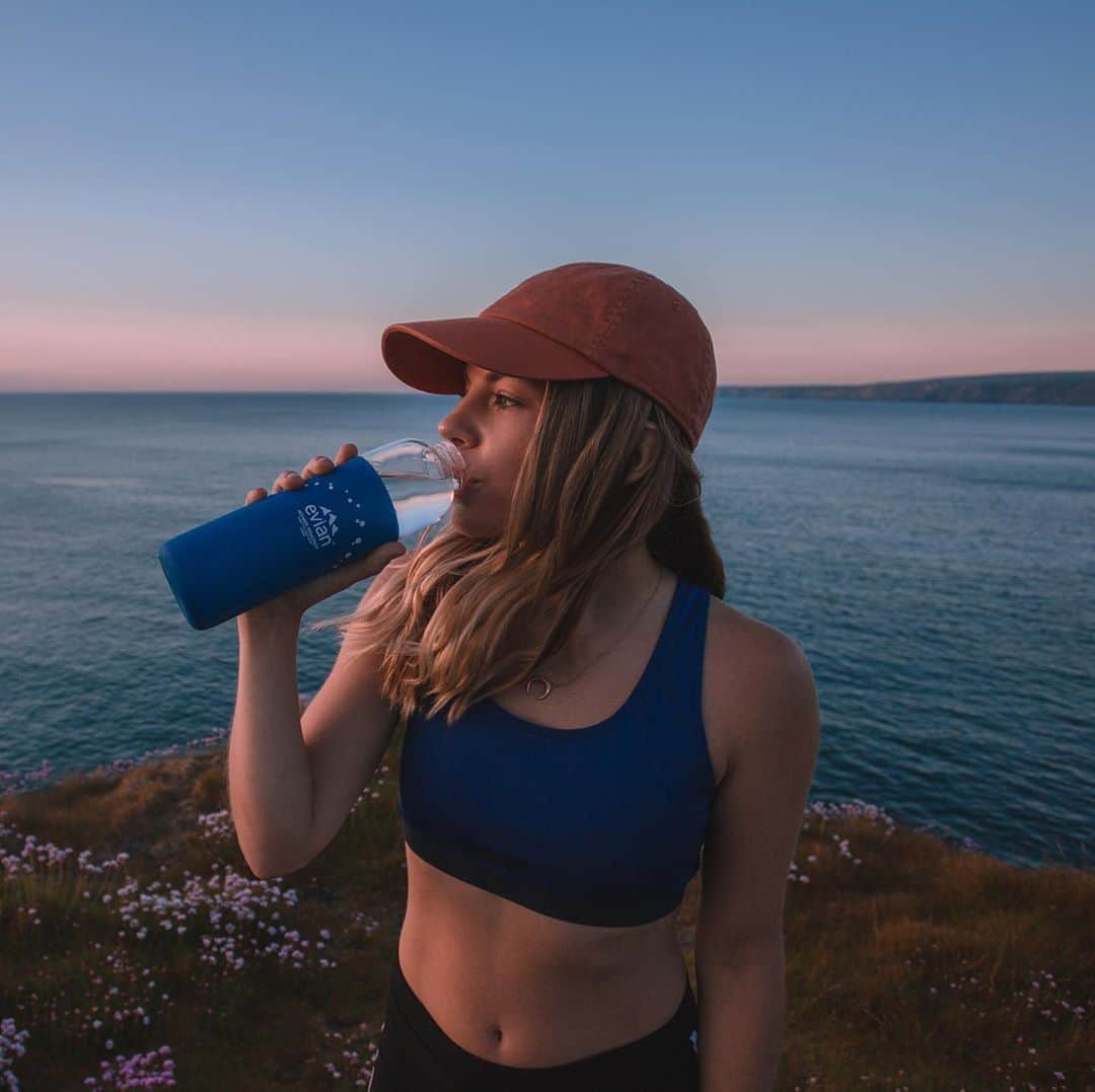 evianのインスタグラム：「Best summer sunset. Go!👇 (We’re already anxious to see it again...)  Your evian x Virgil Abloh limited edition @somawater bottle is the perfect companion. Right, @cearamcevoy? ✨  Our refillable bottles are now available on @ocadouk in the UK 🇬🇧💧 Head to evian.com for retailers in other locations.   📸@jimiherrtage   #evian #evianwater #evianxvirgilabloh #activatemovement #stayhydrated」