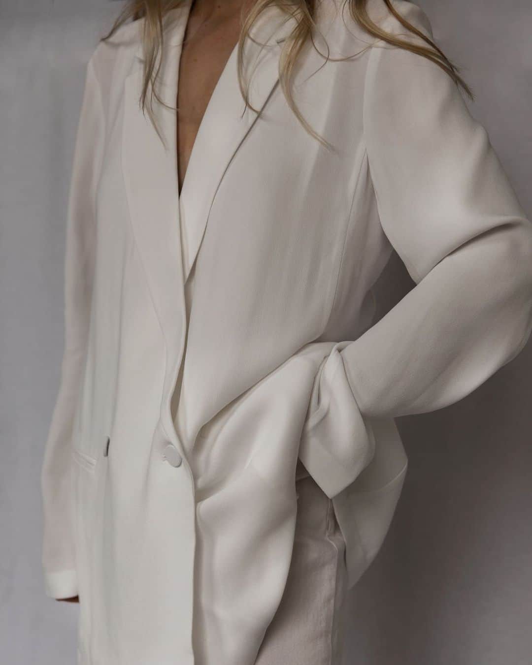 Club Monacoのインスタグラム：「@melissajanetarling touches on her love for oversized silhouettes. ⠀⠀⠀⠀⠀⠀⠀⠀⠀ "A good quality oversized fit in a neutral tone is the ideal partner to all of your wardrobe staples. The slouchier the better in my book." #35YearsOfClub」