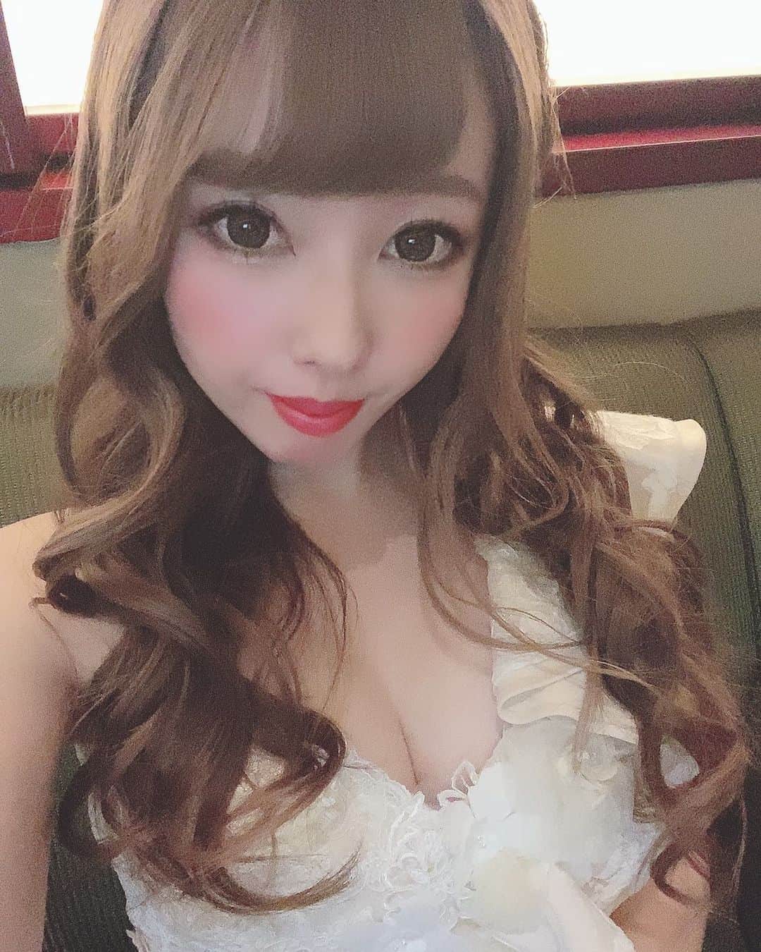 ゆんのインスタグラム：「🎀 . 頭の中フラワーガーデンです🌷 .  #ガーデン #ガーデン川崎 #川崎 #横浜 #新宿 #歌舞伎町#六本木 #銀座 #名古屋 #ミナミ #北新地 #神奈川 #すすきの #キャバクラ #キャバ嬢 #ガールズバー #シャンパン  #水商売 #夜職 #キャバ嬢メイク #キャバ嬢ヘアメイク #キャバドレス #ドレス #いいね返し #キャバ子ちゃんには騙されない #キャバ子ちゃん #ポケパラ #ポケパラ関東 #メルヘン #robedefleurs」