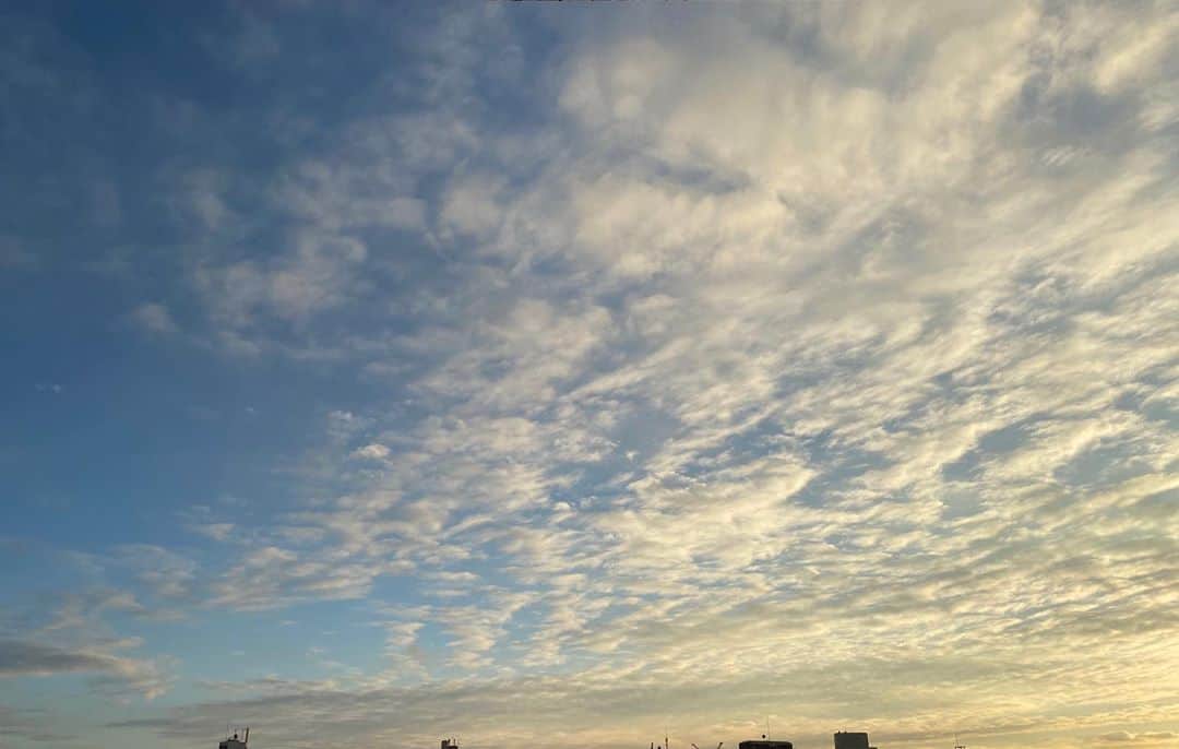 深堀圭一郎さんのインスタグラム写真 - (深堀圭一郎Instagram)「空と雲と 綺麗だったので ^_^ 季節で空色は違いますね  #雲  #秋空  #空  #深堀圭一郎」10月12日 22時17分 - keiichirofukabori