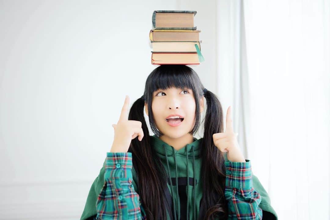 りりりさんのインスタグラム写真 - (りりりInstagram)「📚👧✏︎🏫 ・ ・ ・ 読書の秋ですなー📚  みんなの秋は何❔❔❔❔ ◯◯の秋( * ॑꒳ ॑* )  食欲の秋もええなー。 寒くなってくると美味しいもの多いしなーーー❤️❤️❤️  ▽撮影▽ @gakkosound さん  #りりり #読書の秋 #よりも #食欲の秋 #かもしれん #みんなの◯◯の秋はなに ？ #もうすぐハロウィンやん 🎃」10月12日 22時11分 - ririri1116