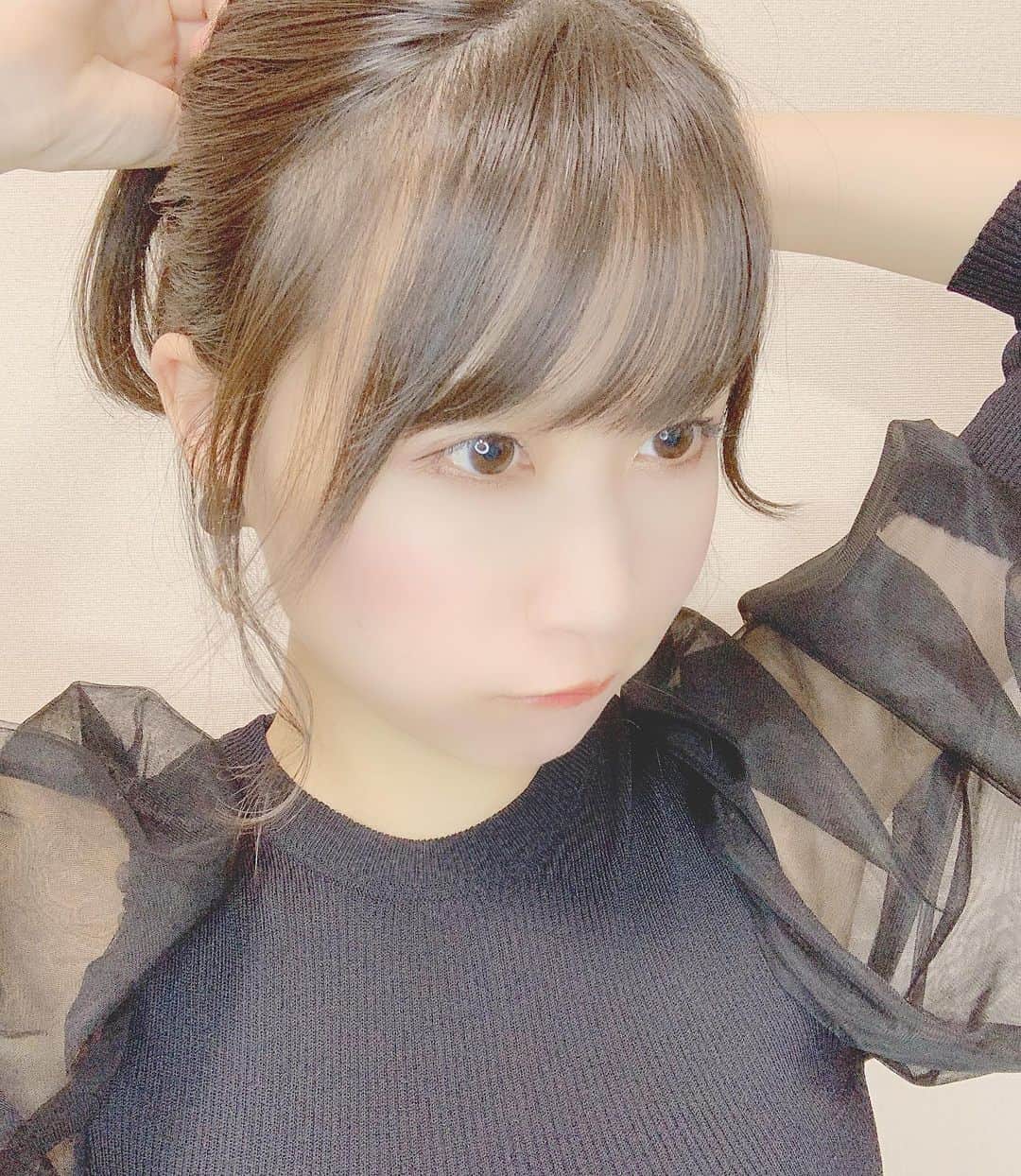 八木沙季のインスタグラム：「🐴🐴 . ポニーテール🐴ひひーん .」