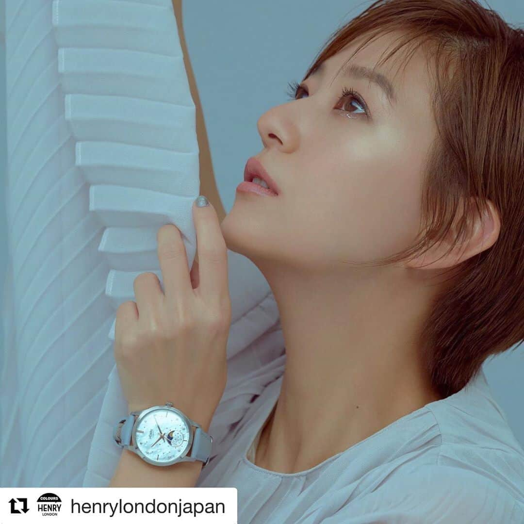 伊藤千晃さんのインスタグラム写真 - (伊藤千晃Instagram)「#Repost @henrylondonjapan with @get_repost ・・・ ・ MOONPHASE collection『ムーンフェイズ コレクション』 ・ ダイヤルの上に散りばめられた星形のスタッズとチェコビーズが煌めき、ホワイトのマザー・オブ・パールが手元で輝きを放ちます。「ヘンリーロンドン」のラインナップで、より女性らしいデザインです💍・ ・ HL35-LS-0327 ・ ・ @kikichiaki  ・　 #伊藤千晃 #ヘンリーロンドン #henrylondon #henrywatches #gift #watch #jewelry #london #england #ギフト #腕時計 #時計 #ジュエリー #⌚ #moonphase #ムーンフェイズ」10月12日 22時18分 - kikichiaki