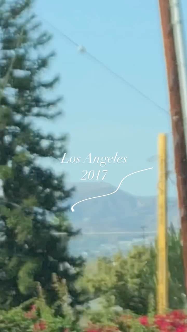 松本瞳のインスタグラム：「. Los Angeles 🇺🇸 2017 . SFからの飛行機乗り遅れたけど、さらりと次の便取ってくれたスタッフの方に感謝。のLA旅。 . アイスクリーム屋さんで大好きなひとたちと合流して、遊んでもらったのは最高の思い出です🍦」