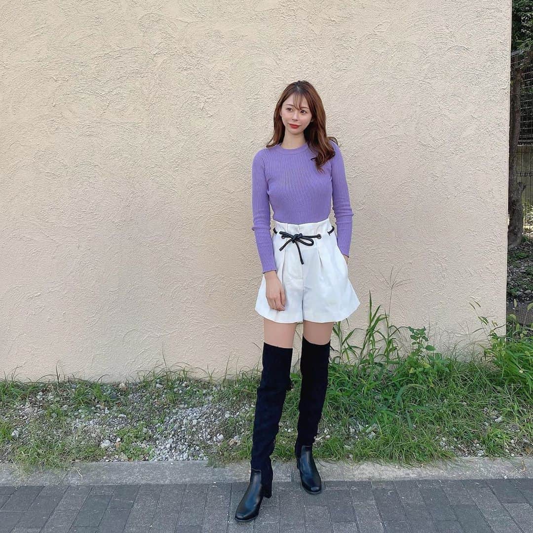 のインスタグラム：「ㅤㅤㅤ  ㅤㅤㅤ 脚が長く見えるブーツゲット😘💓 後ろがリボンやからキュって絞れてかわいい🌟  Webstoreと直営店 銀座デパートB1 学芸大学 @tothesea_healthliving  新宿ルミネエスト B1にて ゲットできるよ〜〜〜💕🥰  #Resortnista #ブーツ #ロングブーツ #ブーツ  #ootd #岡島かれん #レースアップニーハイブーツ  #レースアップニーハイ #totheseahawaii #今日のコーデ #今コ #おかじコーデ #秋コーデ」