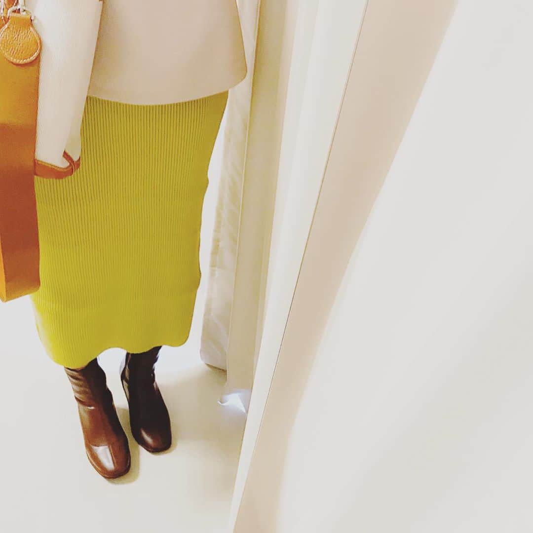 aiaiのインスタグラム：「SESTOのブーツ👢 素材が柔らかいから長時間履いても 足が全然痛くならないのが助かる✨ 今年は当たりのブーツが多い！  @sesto_shoes  #sesto  #sesto_shoes  #シューズ  #靴  #ブーツ  #ショートブーツ #秋新作  コーデの詳細はブログに書いています ☟☟ http://s.ameblo.jp/aiai987654  #fashion#outfit#style#coordinate#instagood#ootd#pic#instapic#コーデ#コーディネート#スタイリング#プチプラコーデ#本日のコーデ#大人カジュアル#プチプラ  #カジュアル #ニット #アラフォー #アラフォーコーデ #アラフォーファッション」