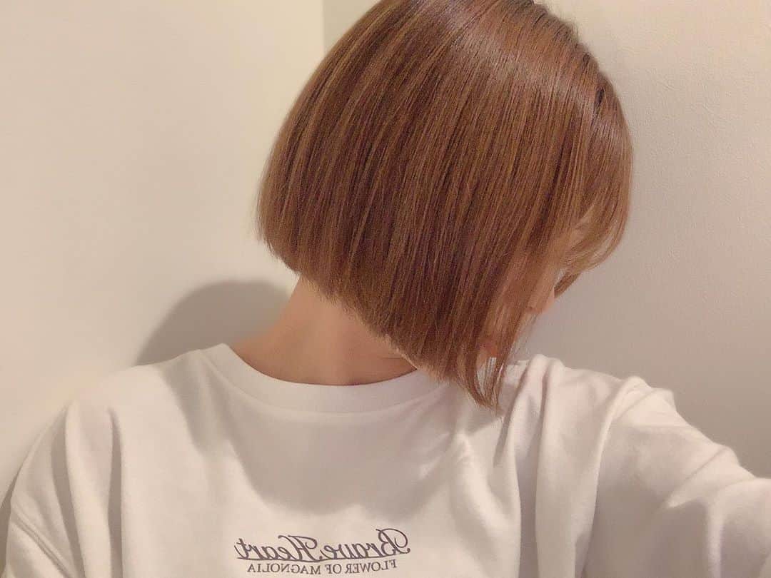 まきさんのインスタグラム写真 - (まきInstagram)「どんどん短くなってく髪🐶  一度切ったら、もうちょいもうちょい..ってあるあるよねっ。笑  #あゆくま#あゆみくりかまき」10月12日 22時48分 - maki_ayumikurikamaki