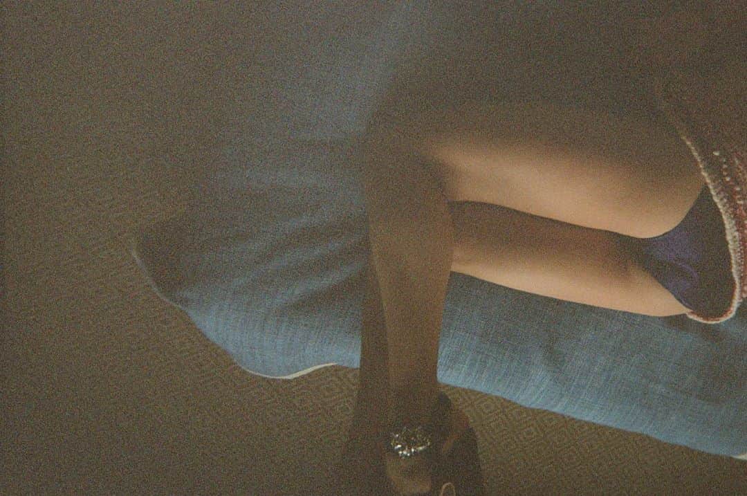 Araksさんのインスタグラム写真 - (AraksInstagram)「Lingerie On Film, 2020 Photo by actress and activist @shailenewoodley ~ View the whole edition, link in bio.⁠⠀ ⠀⁠⠀ #LingerieOnFilm #ShaileneWoodley #Araks」10月12日 22時53分 - araksofficial