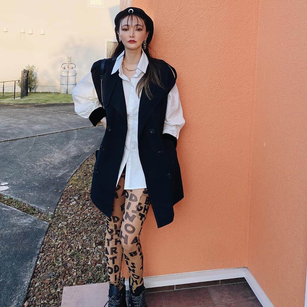 クリスティン・ウェイのインスタグラム：「My favorite piece from @valmuer_official It’s online now. #fashiongram #fashionstyle #ootd #cwfashion  #fashiongram #christinewei #cwfashion #クリスティンウェイ #valmuer #adidasoriginals #ヴェルムーア」