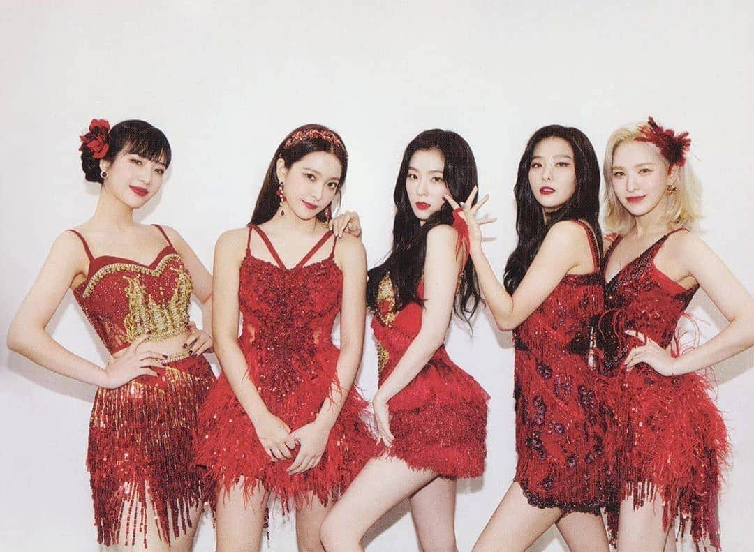 イェリさんのインスタグラム写真 - (イェリInstagram)「Are you guys ready for Red Velvet's comeback?😍 Can't wait to see our ot5 again soon!😭💟💛💙💚💜」10月12日 22時53分 - redvelvet_yeri