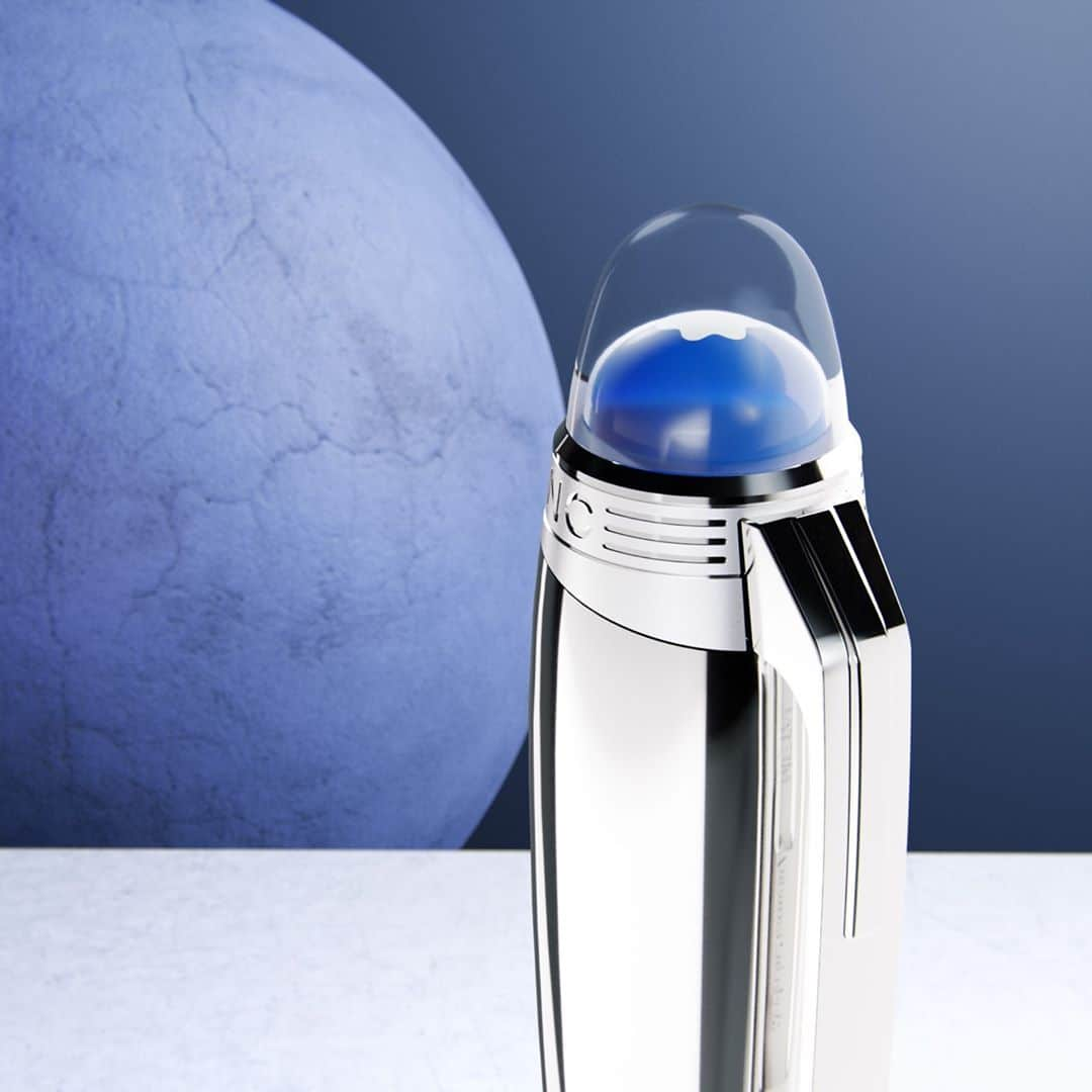 モンブランさんのインスタグラム写真 - (モンブランInstagram)「#Reconnect2theworld . To appreciate the wonders of our world, sometimes we just need a different perspective. The translucent dome of the Montblanc StarWalker writing instrument's design evokes a feeling an astronaut might have when looking back at the Earth rising above the lunar horizon.  . Find yours on montblanc.com」10月12日 23時00分 - montblanc