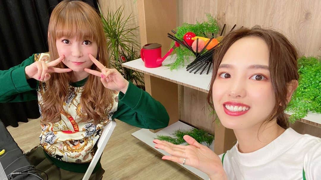 飯窪春菜のインスタグラム：「#mildom にて今日から始まった「はるなん’s ROOM」、初回ゲストは中川翔子さんでした🥰🥰🥰 ・ 荒野行動とぷよテトを2人でプレイしたのですが初回から神回！！！！超面白い展開になっています！！ ・ 配信はアーカイブに残っているので、Mildomのアプリから“はるなん's ROOM”を調べてぜひご覧ください☺️❣️ ・ 久しぶりのアレも…🦀🦀🦀🤭」