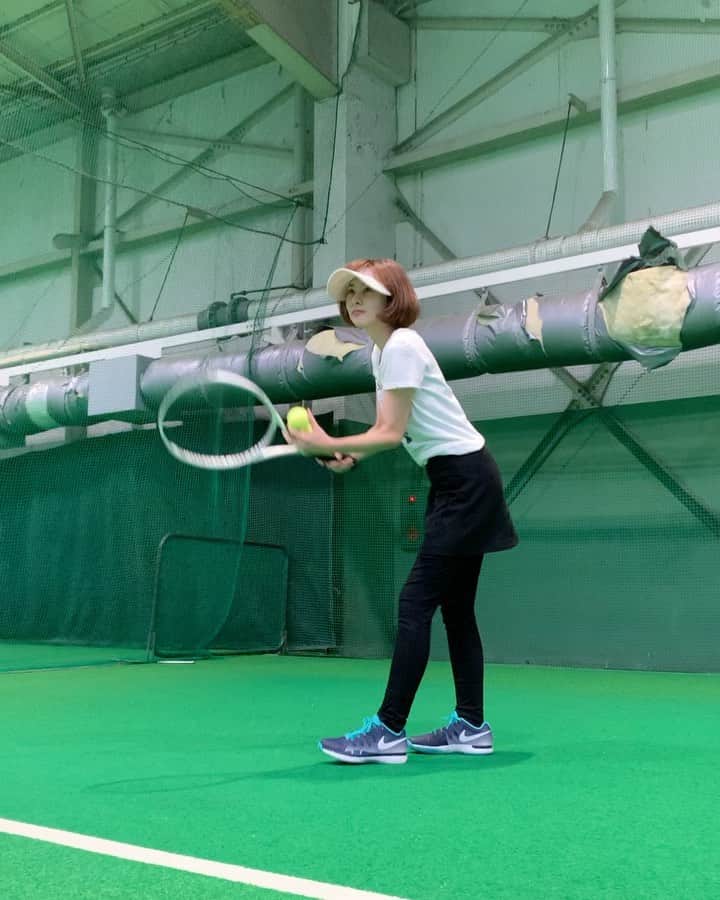 のインスタグラム：「大好きなテニスをしてきました〜🎾🎉🙌😆 最高に楽しかったです😍🙌✨  #東レパンパシフィックオープンテニス #2017  #決勝戦 を観戦させて頂いた時(≧∀≦) な、なんとっ、 #優勝 された、 #ウォズニアッキ選手 @carowozniacki の #サイン を頂きました(≧∀≦) サインして頂けるなんて嬉しかったです🥰❤️ 優しいウォズニアッキ選手、ありがとうございます💕  この時は、1番前のど真ん中の席で観戦させて頂きました😆🎾本当に本当にありがとうございます🙇‍♀️ サンバイザーにサインして頂いたのですが、そのサンバイザーをして、テニスしてきましたー^ ^  中学から高校は、テニスのスポーツ推薦で行かせて頂きましたー🤗🙌🎉　部長もやらせて頂きましたー🤗🥰 またみんなでテニスしたいです😆  #carolinewozniacki #anastasiapavlyuchenkova   #東レパンパシフィック  #テニス #tennis #2017  #東レPPOテニス   #japan #reikoaizawa  #bestoftheday  #happy #love #nike #red  @torayppo  #テニス好きな人と繋がりたい」