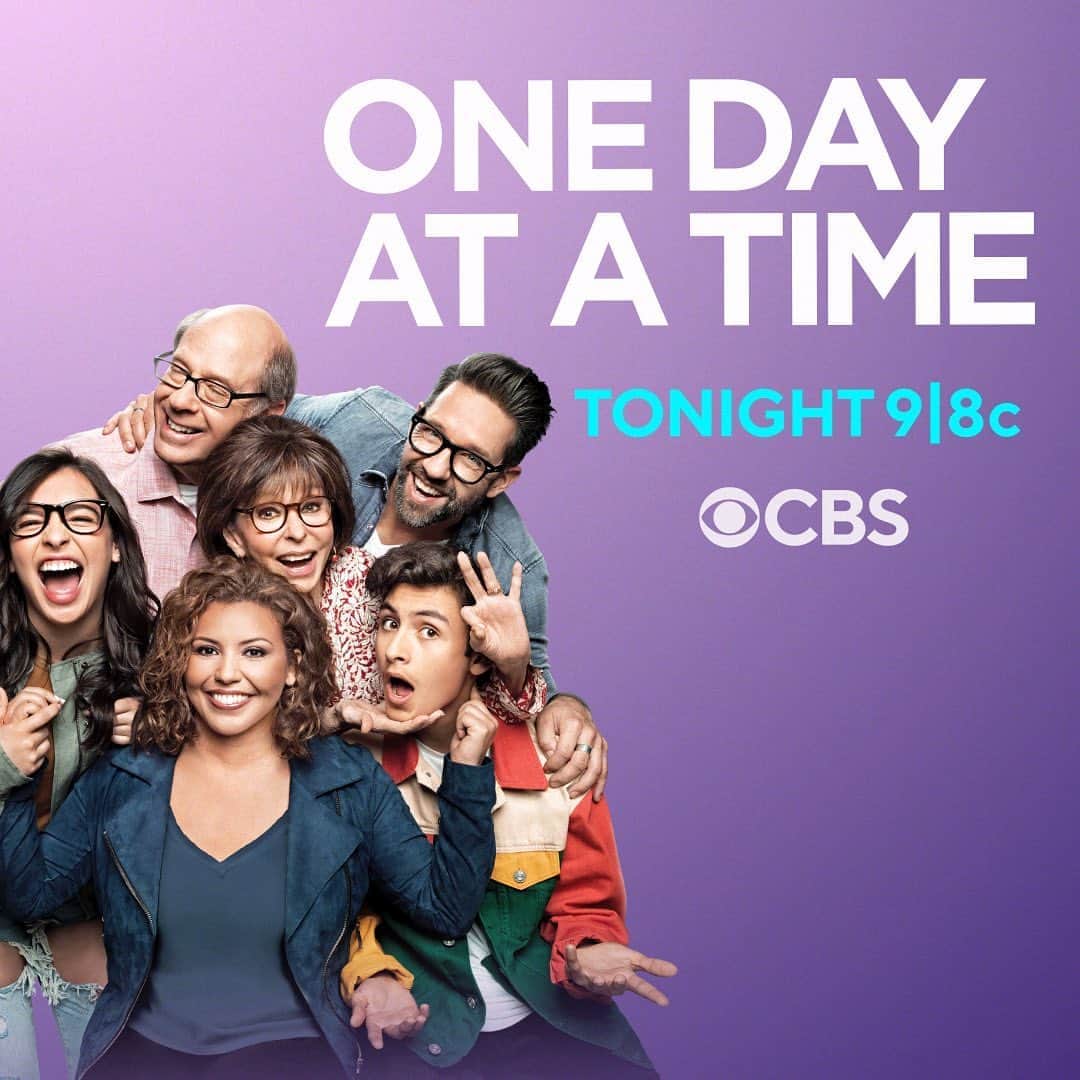 CBSさんのインスタグラム写真 - (CBSInstagram)「Woo-hoo! @OneDayAtATime is debuting on CBS TONIGHT! 🙌」10月12日 23時06分 - cbstv