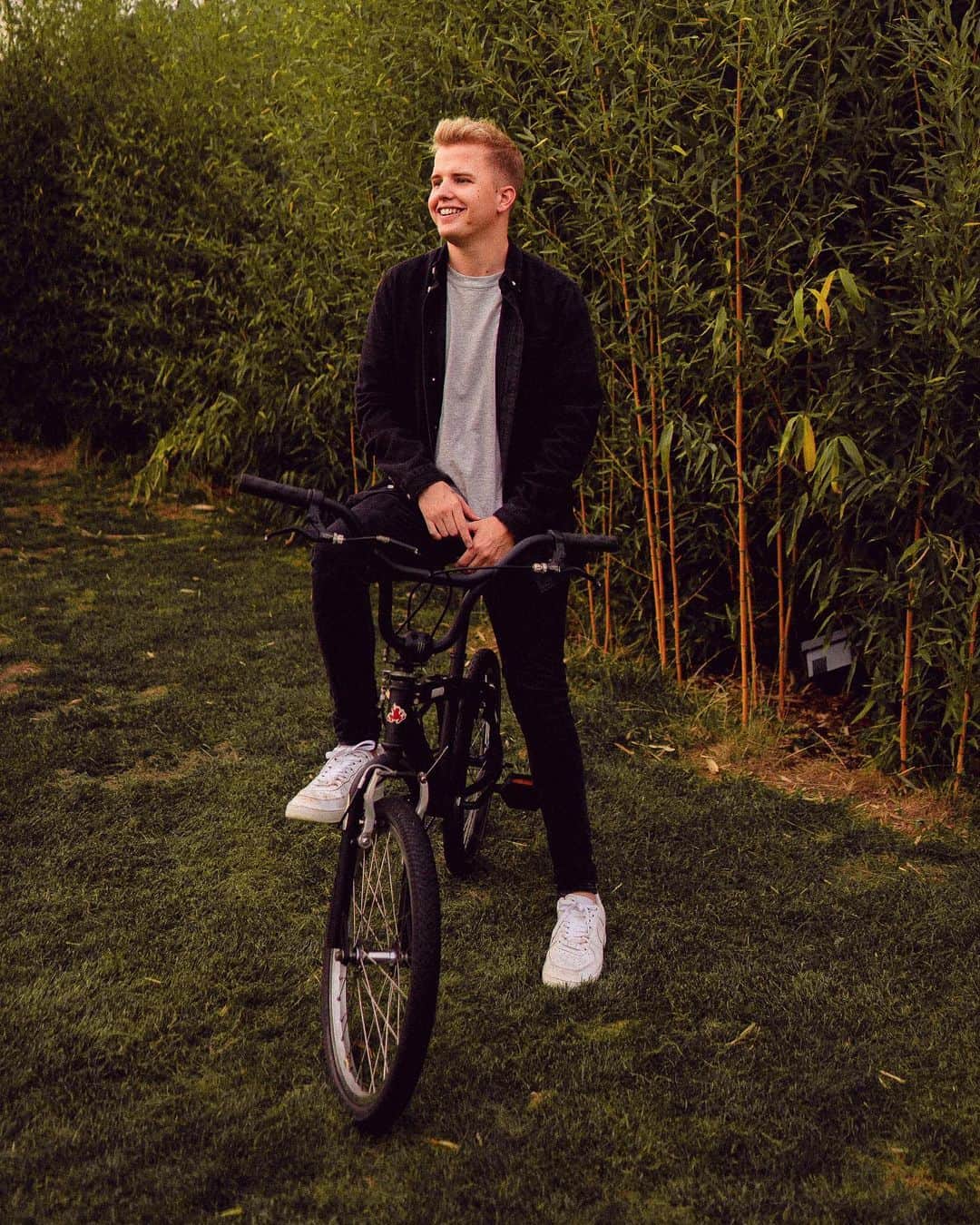 Kayefのインスタグラム：「Folgt mir für mehr krasse BMX Stunts! #egalwiespät」