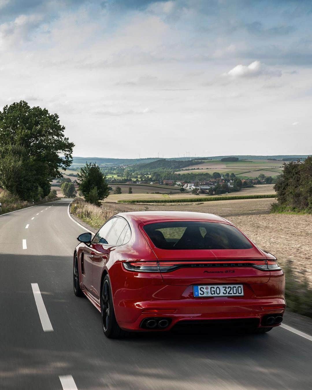 Porscheさんのインスタグラム写真 - (PorscheInstagram)「Some follow the road. Others lead the way. Head to the link in bio to discover the new Panamera model range. #DriveDefinesUs _ Panamera GTS: Fuel consumption combined: 10,9 - 10,7 l/100 km; CO2 emissions combined: 249 - 244 g/km |http://porsche.click/DAT-Leitfaden  Status: 10/2020」10月12日 23時13分 - porsche