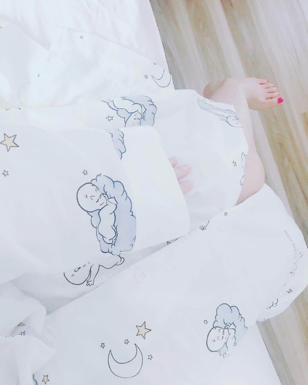 諏訪彩花のインスタグラム：「ゆうちゃんから貰ったキャスパーのパジャマ♡癒されるありがとう…♡ みんなもあったかくして寝てね🌙#ジェラートピケ」