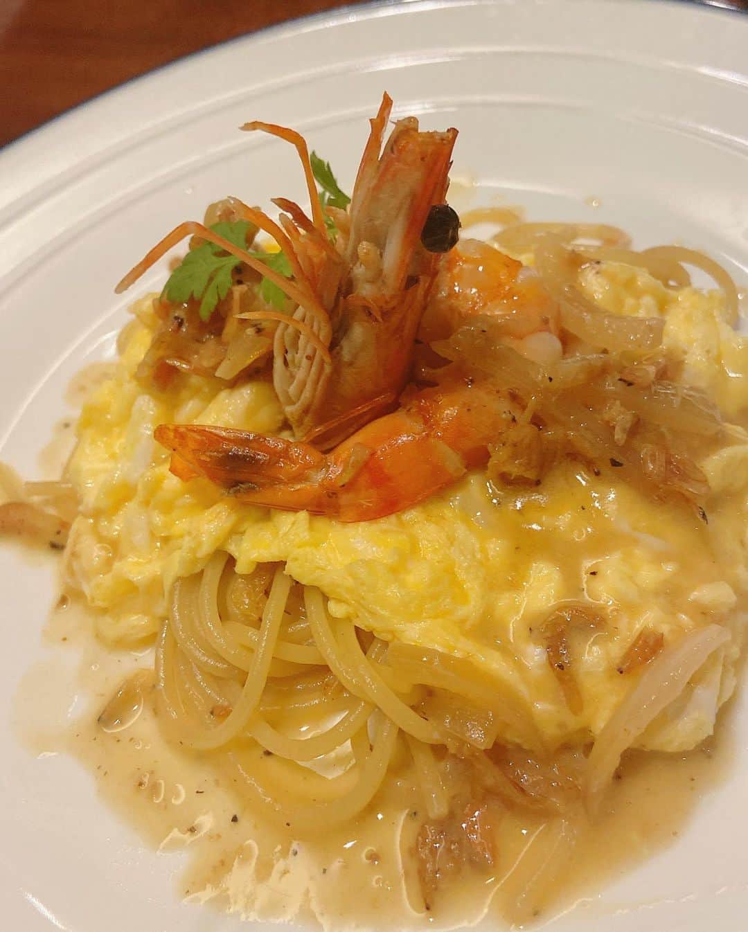 来栖あこさんのインスタグラム写真 - (来栖あこInstagram)「🍽 @diningbar.erde さんで 美味しいものを食べて✨ 元気もりもりパワーアップ🌈🌈 . ごちそうさまでした😋💕 . #イタリアンエルデ #新宿イタリアン #オムスパ #シェフ指名制 #モンテネグロワイン #お忍びデート #高級イタリアン #西新宿グルメ #pr #トリドリベース」10月12日 23時30分 - akopai.081