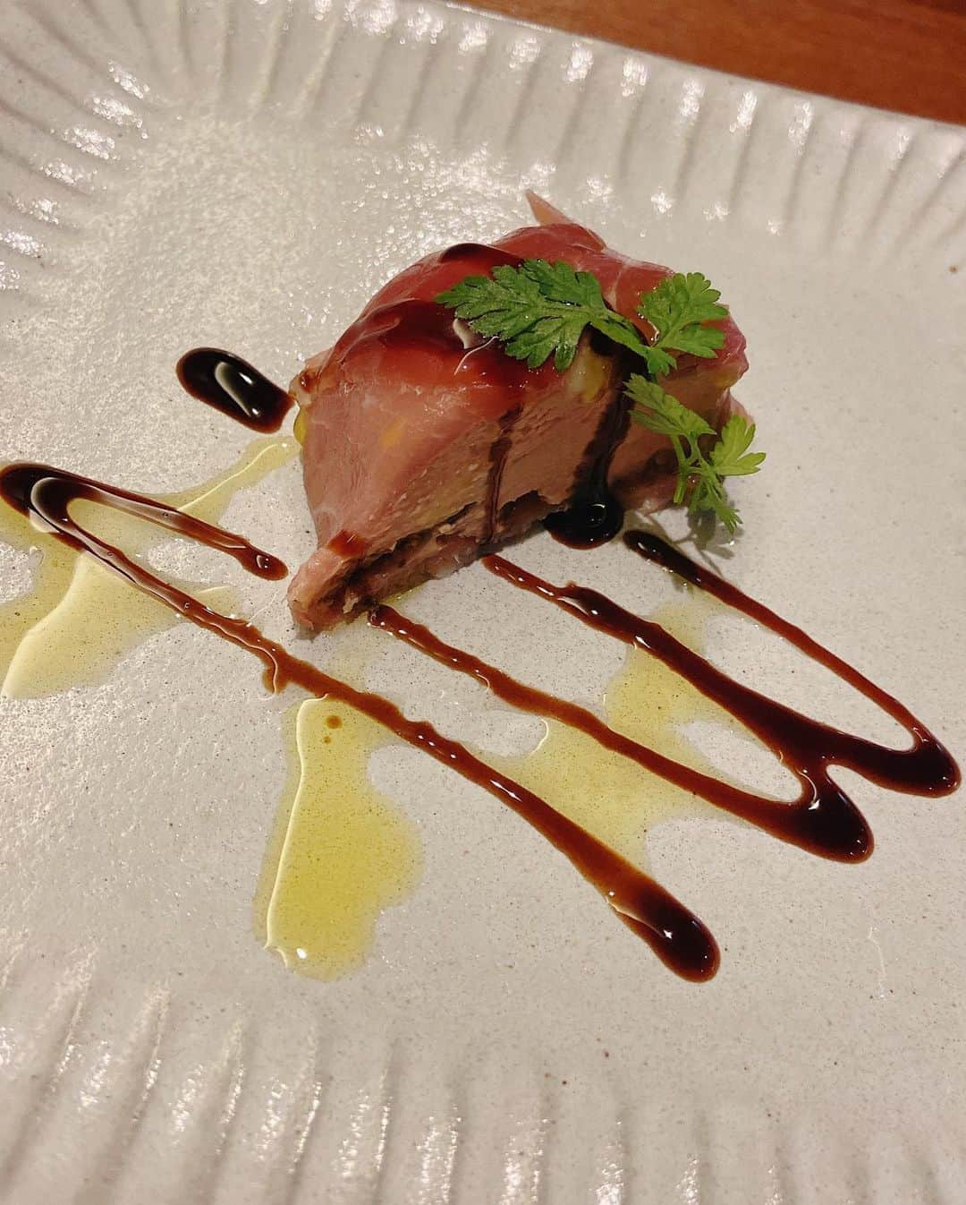 来栖あこさんのインスタグラム写真 - (来栖あこInstagram)「🍽 @diningbar.erde さんで 美味しいものを食べて✨ 元気もりもりパワーアップ🌈🌈 . ごちそうさまでした😋💕 . #イタリアンエルデ #新宿イタリアン #オムスパ #シェフ指名制 #モンテネグロワイン #お忍びデート #高級イタリアン #西新宿グルメ #pr #トリドリベース」10月12日 23時30分 - akopai.081