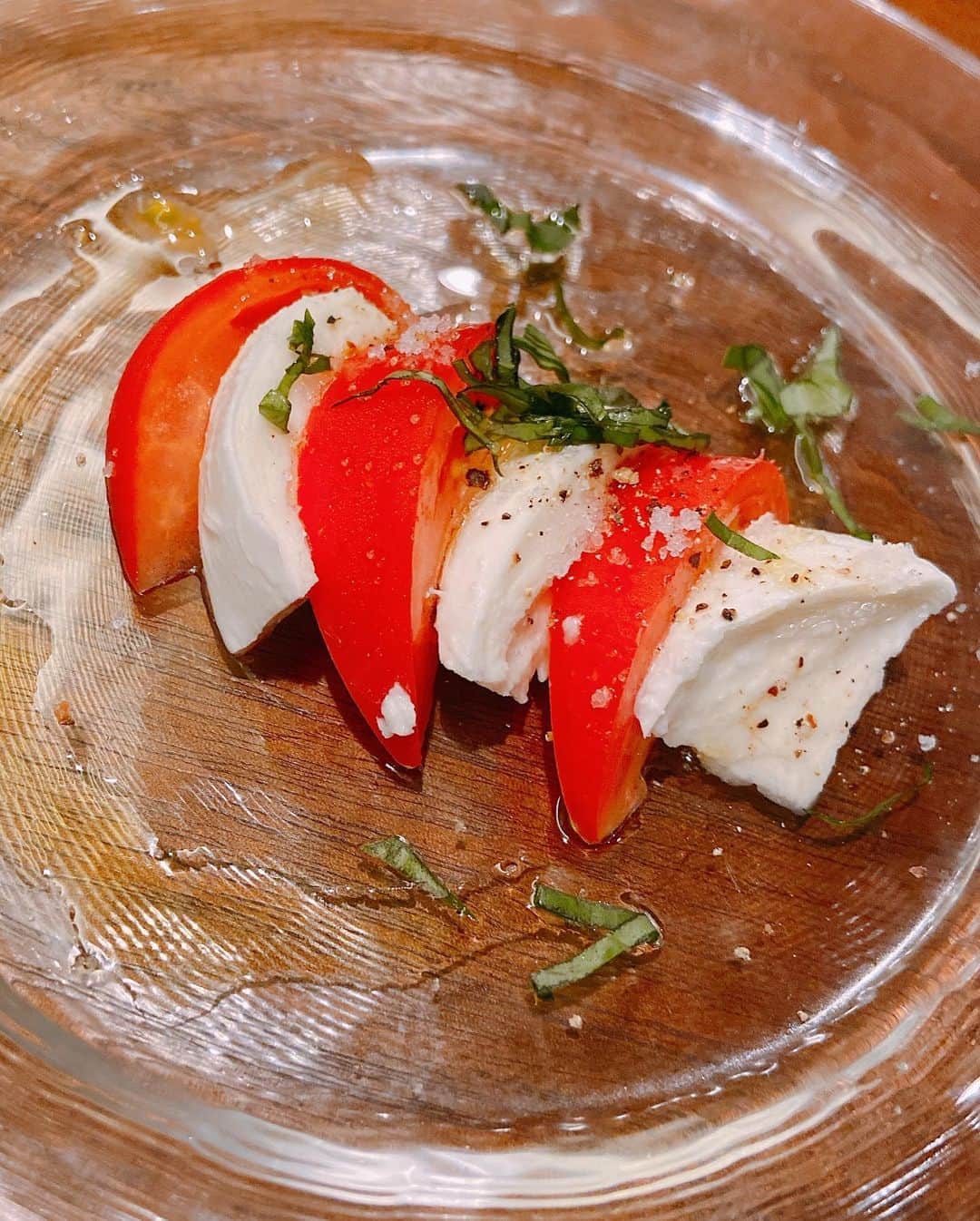 来栖あこさんのインスタグラム写真 - (来栖あこInstagram)「🍽 @diningbar.erde さんで 美味しいものを食べて✨ 元気もりもりパワーアップ🌈🌈 . ごちそうさまでした😋💕 . #イタリアンエルデ #新宿イタリアン #オムスパ #シェフ指名制 #モンテネグロワイン #お忍びデート #高級イタリアン #西新宿グルメ #pr #トリドリベース」10月12日 23時30分 - akopai.081