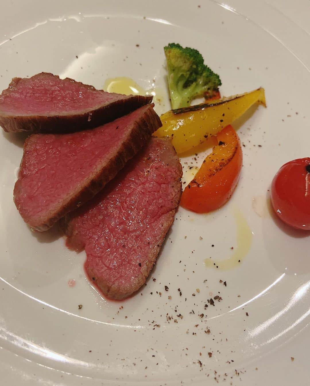 来栖あこさんのインスタグラム写真 - (来栖あこInstagram)「🍽 @diningbar.erde さんで 美味しいものを食べて✨ 元気もりもりパワーアップ🌈🌈 . ごちそうさまでした😋💕 . #イタリアンエルデ #新宿イタリアン #オムスパ #シェフ指名制 #モンテネグロワイン #お忍びデート #高級イタリアン #西新宿グルメ #pr #トリドリベース」10月12日 23時30分 - akopai.081