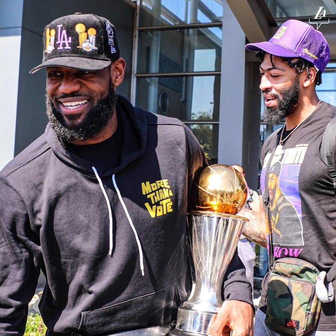 Los Angeles Lakersさんのインスタグラム写真 - (Los Angeles LakersInstagram)「Los Angeles, your champions have returned 🏆」10月13日 8時56分 - lakers