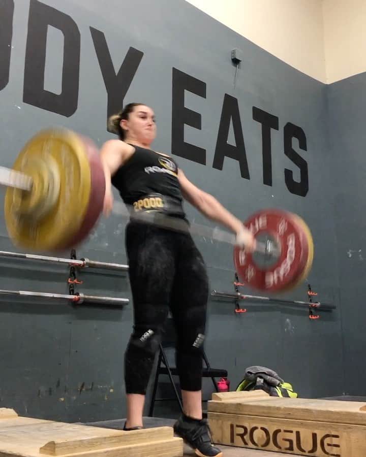 マッティ・ロジャーズのインスタグラム：「First day back after a back off week always seems to be a bit wonky. Thing usually don’t feel heavy, just speed/timing & positions need some waking up. Got some of that out in my first session (see jerk... well and the clean lol) & things were moving much better in the second session! FIRST SINGLES instead of triples on a Monday in a good while & I’m not mad about it! Also first session lifting first thing in the morning since pre-quarantine too, but I’m undecided on how I feel about that 💤 (thx school)  ALSO this @2poodperformance belt FINALLY comes out this Friday! You can sign up to be notified when it is released on their site 🤗   @romwod @roguefitness」