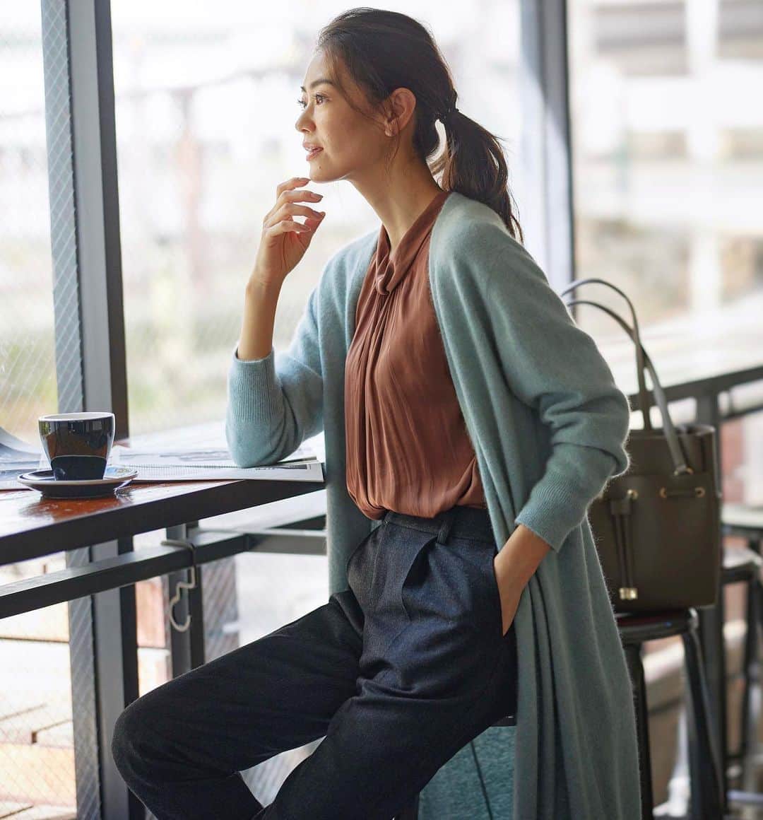 cdec_official Aesthetic Senseのインスタグラム：「. 2020冬【RUNA】 公開中 . ロングカーデが主役のコーディネート。 普段のお仕事スタイルからリモートワーク、近くのお出かけまで活躍するロングカーデは、新時代のワークスタイルにマストなアイテム！！ . .  #クードシャンス #2020秋冬 #WINTER #冬コーデ  #WINTERFASHON #トレンド #華やかコーデ　#カジュアルコーデ  #細見え #着回しコーデ  #着回し #大人カジュアル #休日コーデ #ファッション  #大人コーデ  #大人コーディネート #今日のコーデ #今日のコーディネート #お洒落さんと繋がりたい #お洒落さんとつながりたい #ファッション好きな人と繋がりたい #大人女子 #大人女子コーデ #テレワーク#おしゃれコーデ#リラックスコーデ #ロングカーディガン」