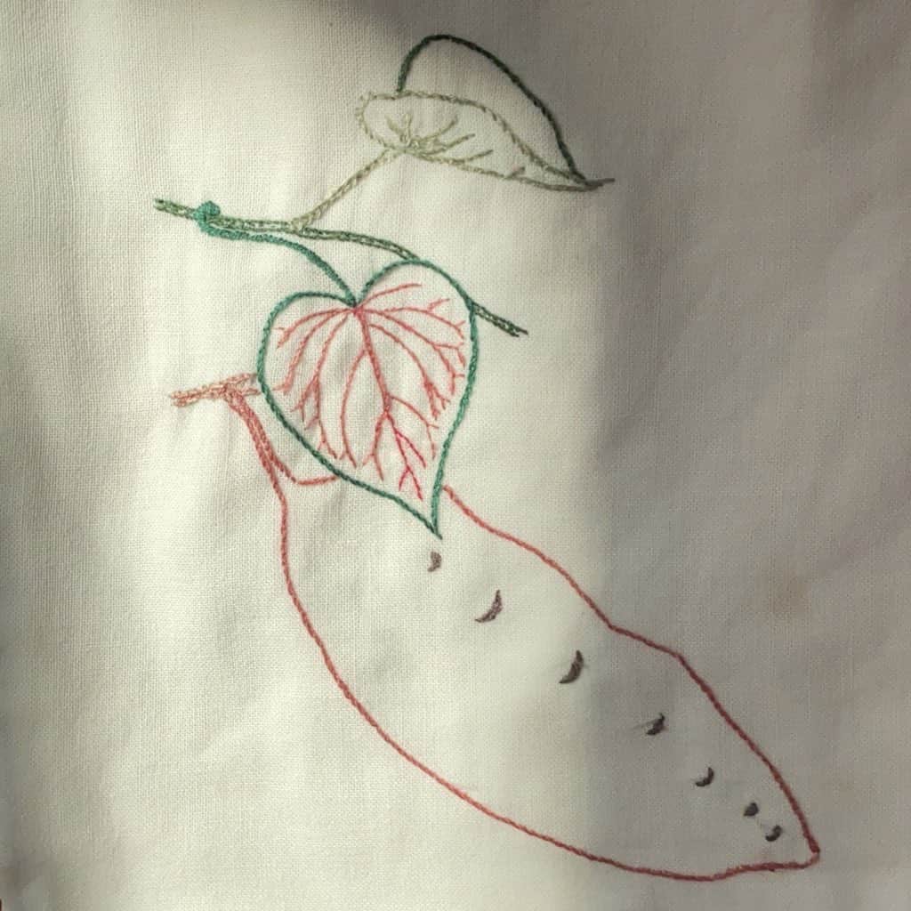 荻原和歌のインスタグラム：「結局やり直しました。下絵を洗いおとしてできあがり。サツマイモ、たくさん入れて帰っておいで。」