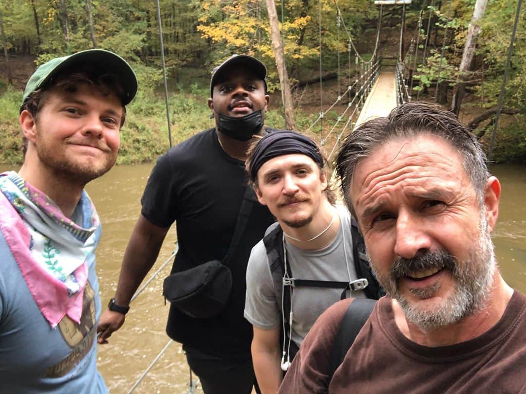 カイル・ガルナーのインスタグラム：「Sick nasty crew @jack_quaid @davidarquette @reggconquest #scream」