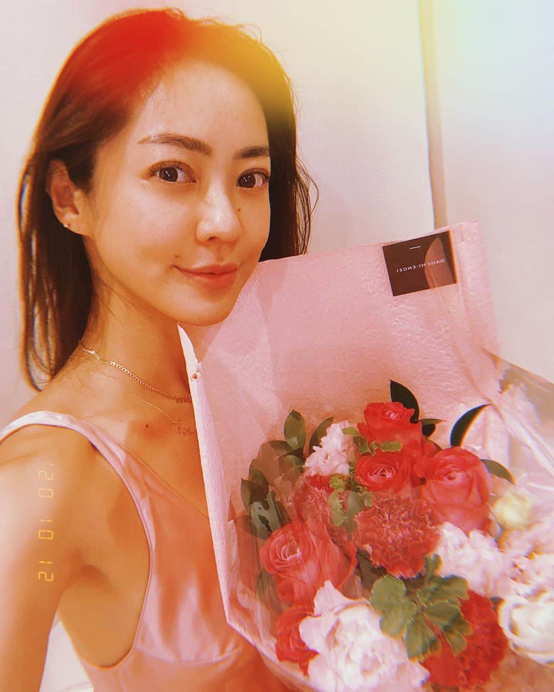 のインスタグラム：「Pink💕Pink💕🌸🌸🌸 お花ってやっぱり、うれちい🥰 • #flowerstagram #frowers #💐  #makemehappy #smile  #花のある暮らし #love」