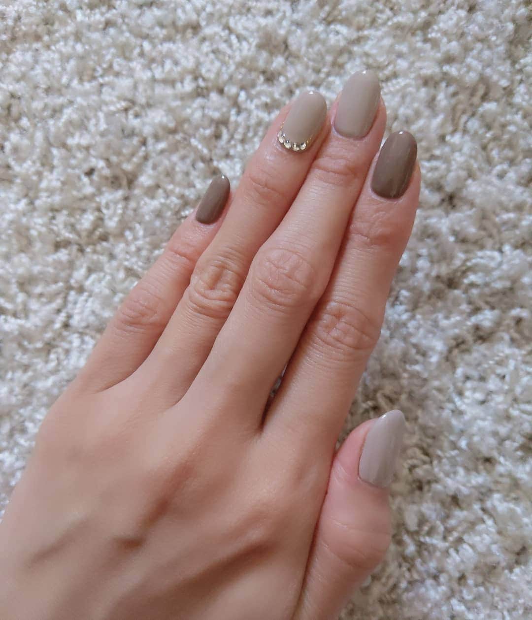 華耀きらりのインスタグラム：「new nail💅💅💅. . . #nail#秋ネイル#ブラウンネイル #autumn」