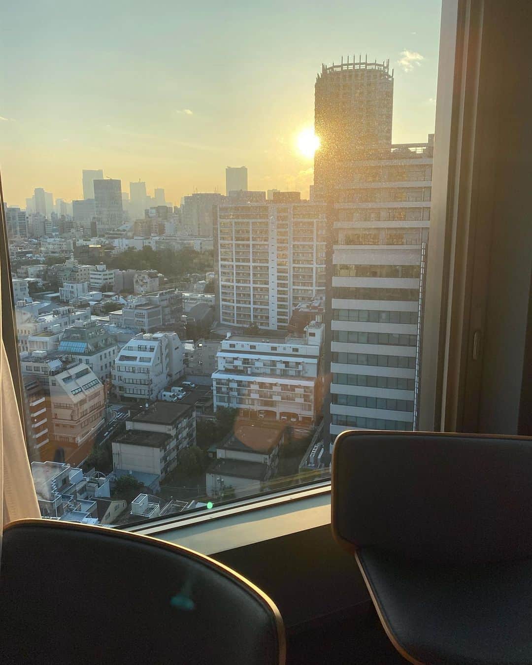 五明祐子さんのインスタグラム写真 - (五明祐子Instagram)「渋谷にオープンしたホテル　@sequence_miyashitapark  へ。 窓から見える景色はわたしの知ってる渋谷じゃない…ってほど変わっていて、新しい街にいるみたいで不思議だった👀✨ 宮下公園が見えるレストランDōngxiのディナーも、隣接するBAR（ここのBARがまたいい感じ❗️）で飲むカクテルも、新しい東京ステイの形という感じ。 立地も最高だし、気軽にショートトリップが楽しめる素敵空間でした〜✨  #sequencemiyashitapark  #sequence #ミヤシタパーク #miyashitapark#チェックイン17時#チェックアウト14時#も新しい」10月13日 10時12分 - gomyoyuko
