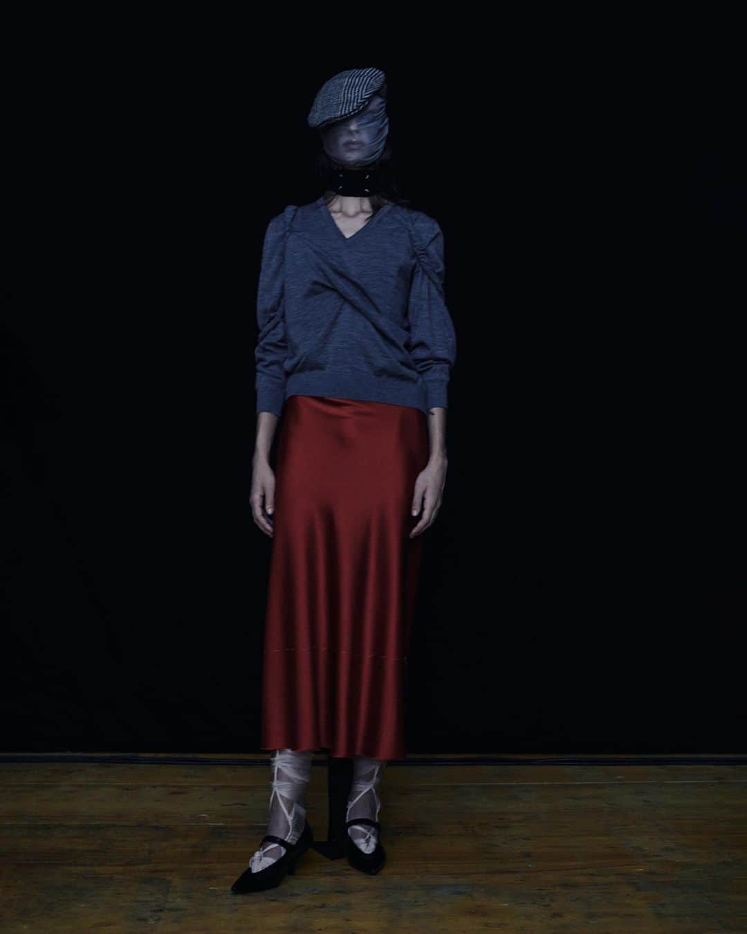 Maison Margielaさんのインスタグラム写真 - (Maison MargielaInstagram)「#MaisonMargiela​ Co-ed Collection SS21 by ​@JGalliano   Look 25A - Front Grey knitted twisted jumper worn with a red silk bias-cut skirt. Cream chiffon ghillies and black leather Tango pumps.  Look 25B - Back White fishnet tank top worn with a charcoal and red pinstripe wool slashed trousers. Brown leather Hyperion ankle-strap shoes.  Photography by @brittlloyd_」10月13日 1時27分 - maisonmargiela