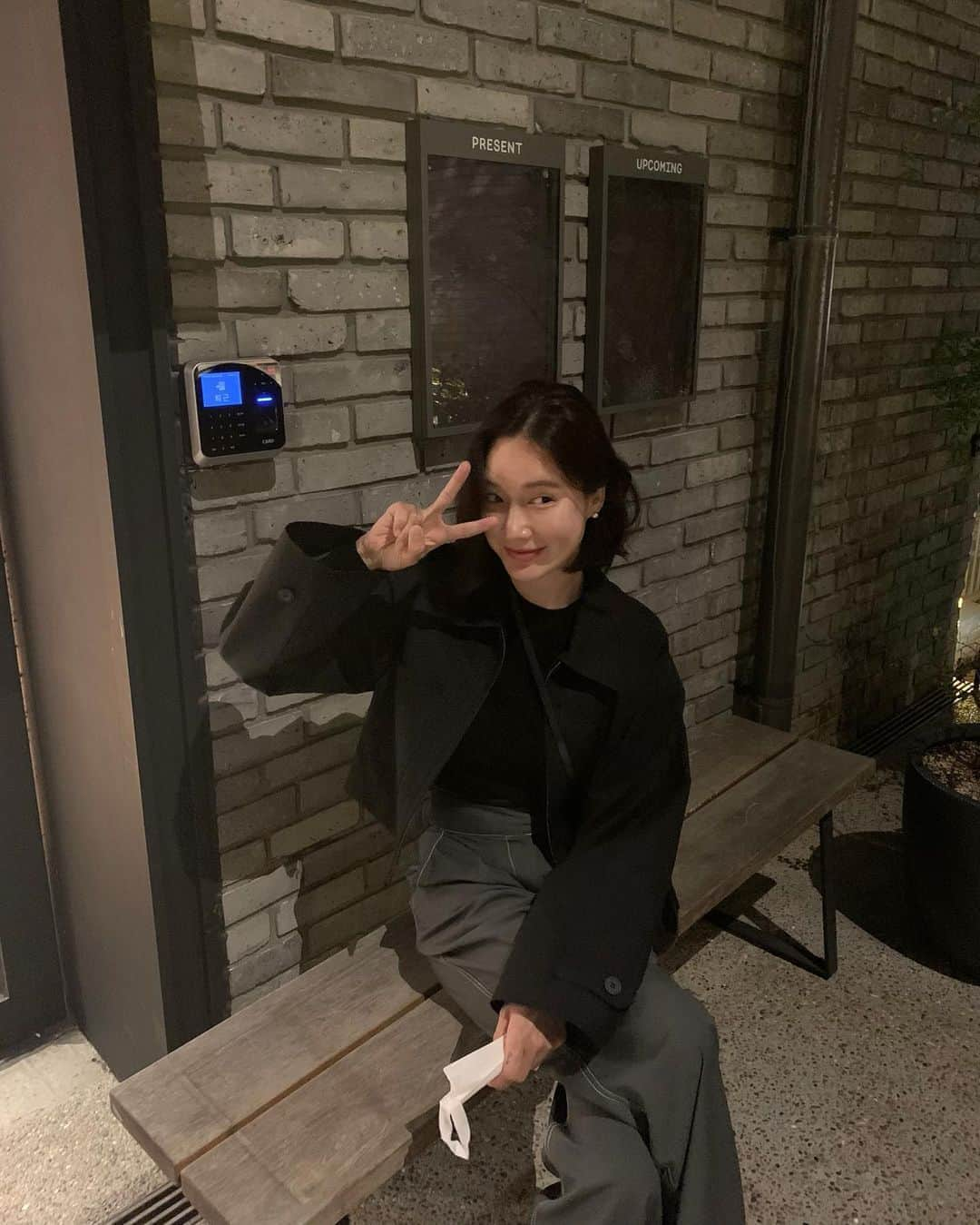 nanaさんのインスタグラム写真 - (nanaInstagram)「니트도 함께🖤🤍 요즘 이너로 가장 많이 입었던 아이.  (사이즈있음)」10月13日 1時39分 - luv__ribbon