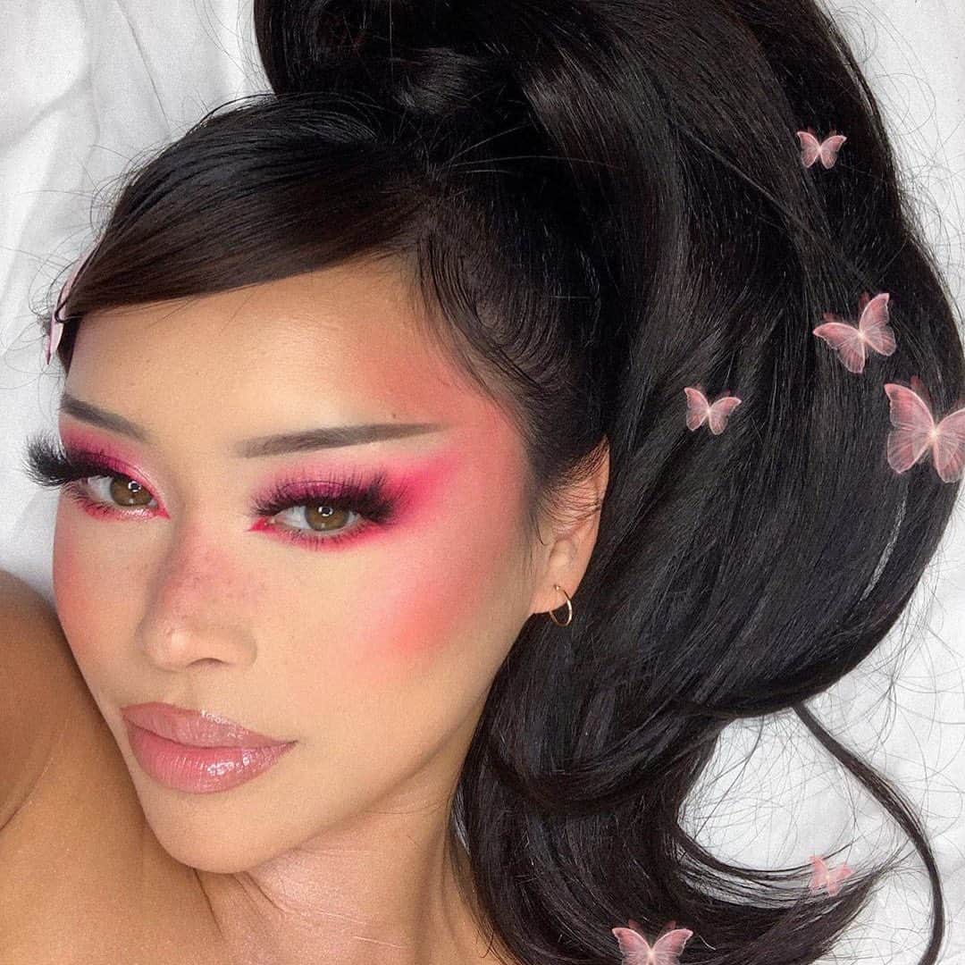 Anastasia Beverly Hillsさんのインスタグラム写真 - (Anastasia Beverly HillsInstagram)「🦋 @lynnacsecnarf 🦋   Using #Dipbrow Pomade in Ebony for brows   • Luminous Foundation in shade 250C for base set with Translucent Powder」10月13日 1時34分 - anastasiabeverlyhills